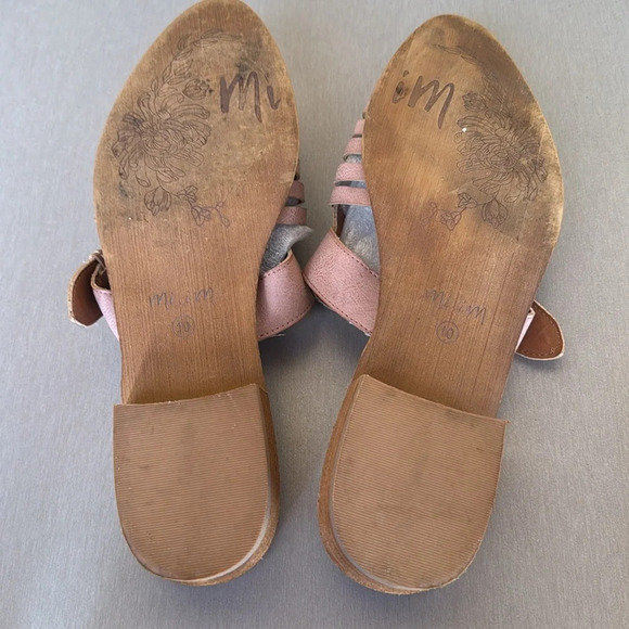 Miracle Miles - Billie Close Toed Strappy Sandals. Size 10 - Picture 5 of 6